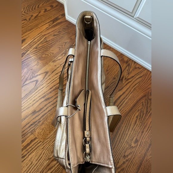 Coach bag purse gold metallic - Picture 4 of 7